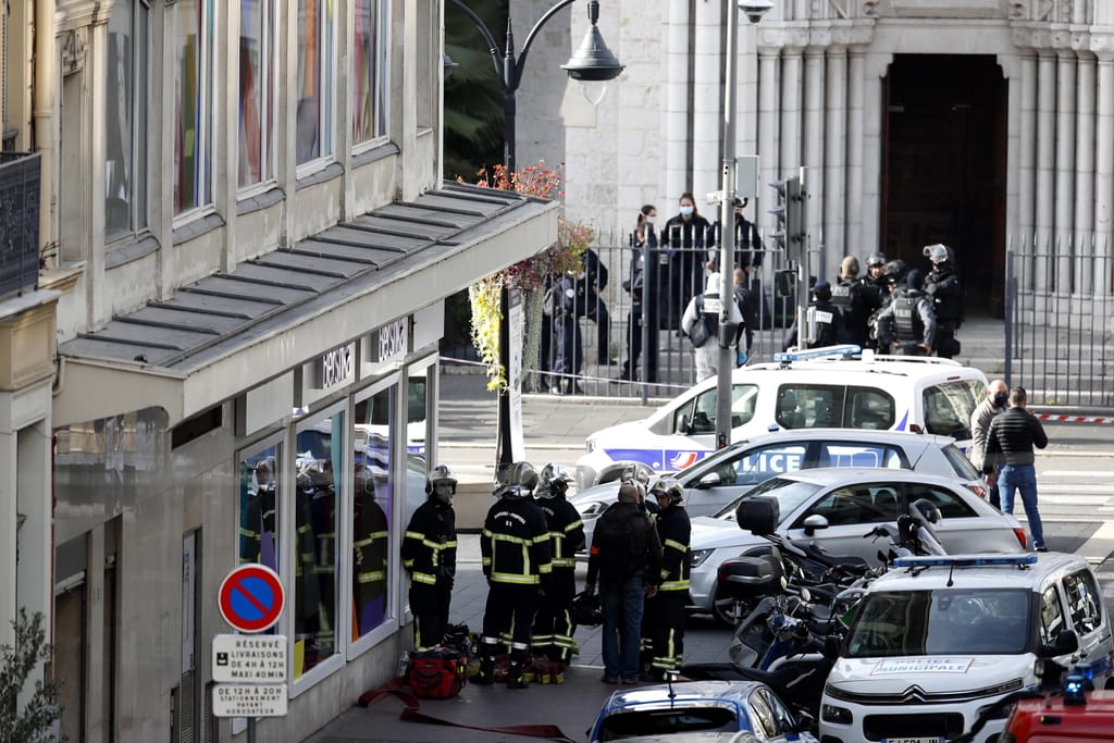 Operação policial após ataque alegadamente terrorista em Nice