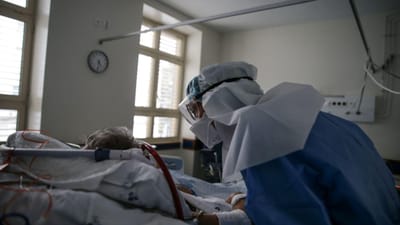 Covid-19: Hospital de Santa Maria tem 60 doentes internados em cuidados intensivos - TVI