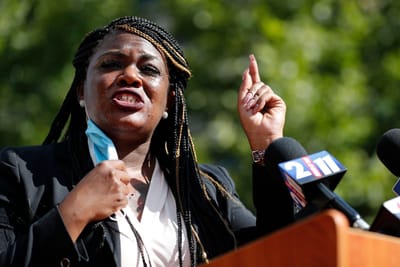Ativista do movimento Black Lives Matter faz história e é eleita para o Congresso - TVI