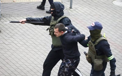 Mais de 300 detidos em novos protestos contra presidente da Bielorrússia - TVI