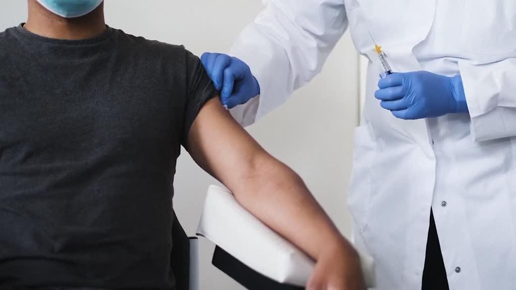 Vacina contra a covid-19: cientistas cautelosos com anúncio da Pfizer