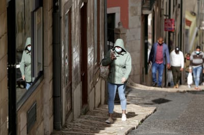 Covid-19: ninguém recua no desconfinamento, Lisboa mantém-se em alerta - TVI