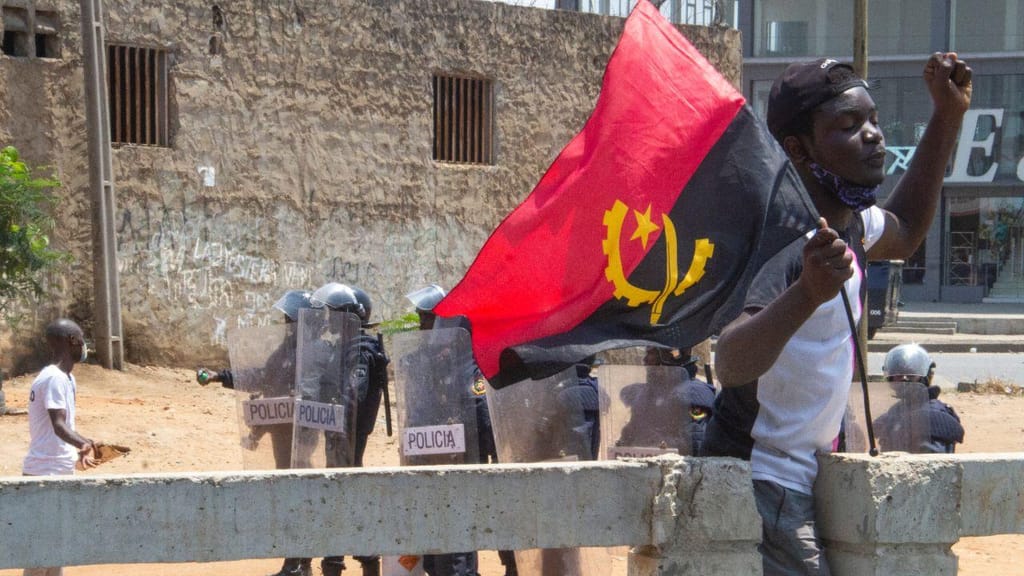 Manifestação com centenas de jovens em Luanda