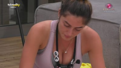 Zena desaba em lágrimas depois de «confronto» com Jéssica - Big Brother