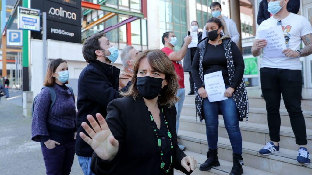 BE: Catarina Martins associa-se a manifestação de seguranças privados no Porto
