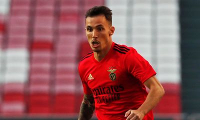 VÍDEO: Grimaldo dá vantagem ao Benfica no Estádio do Dragão - TVI