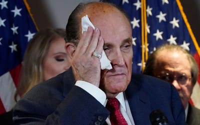 Rudy Giuliani declara falência após condenação para pagar 150 milhões de dólares por difamação - TVI