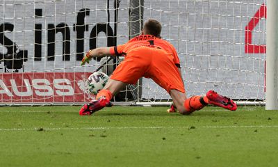 VÍDEO: o autogolo inacreditável do guarda-redes do Bayer Leverkusen - TVI