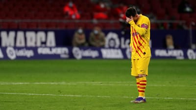 Desilusão e mãos na cabeça: as imagens de Messi no Atlético-Barça - TVI