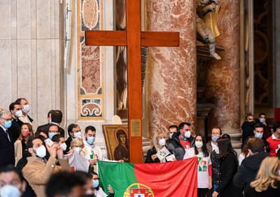 Portugal recebeu no Vaticano símbolos da Jornada Mundial da Juventude - TVI
