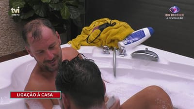 Conversa «aquece» entre André Abrantes e Pedro no jacuzzi - Big Brother