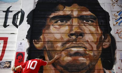 Justiça argentina implica oitava pessoa na morte de Maradona - TVI