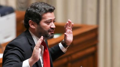Presidenciais: dois deputados do PS a favor da substituição temporária de André Ventura - TVI