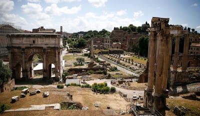 Turista americana devolve mármore roubado em ruínas romanas: “Por favor, perdoem-me” - TVI