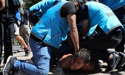 VÍDEOS E FOTOS: dezenas de feridos e velório de Maradona suspenso - TVI