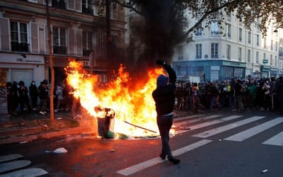 Detidas 95 pessoas e 67 agentes feridos nas manifestações em França - TVI