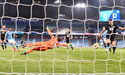Man City goleia com «hat trick» de Mahrez e só um português em campo - TVI