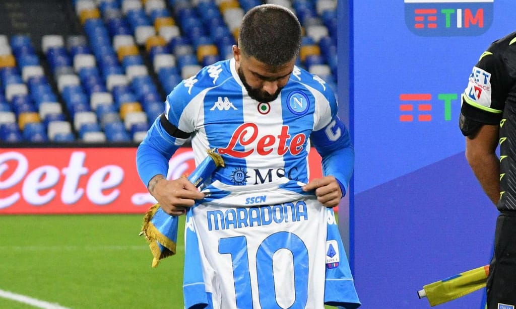Nápoles estreou nova camisola de homenagem a Maradona