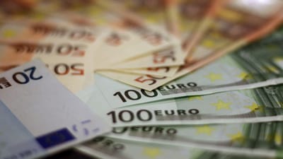 Dívida pública dispara para 98% do PIB na zona euro - TVI