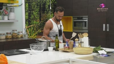 André volta a preparar o pequeno-almoço para todos - Big Brother