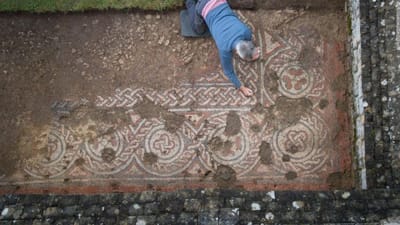 Arqueólogos britânicos fazem descoberta "extremamente excitante" - TVI