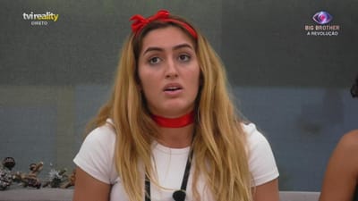 Zena explica o que aconteceu durante a noite - Big Brother