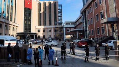 Explosão de ventilador faz nove mortos em unidade de cuidados intensivos de covid-19 na Turquia - TVI