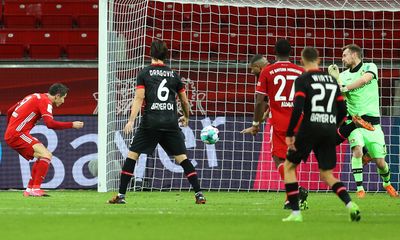 VÍDEO: Bayern rouba liderança ao Leverkusen com bis de Lewandowski - TVI