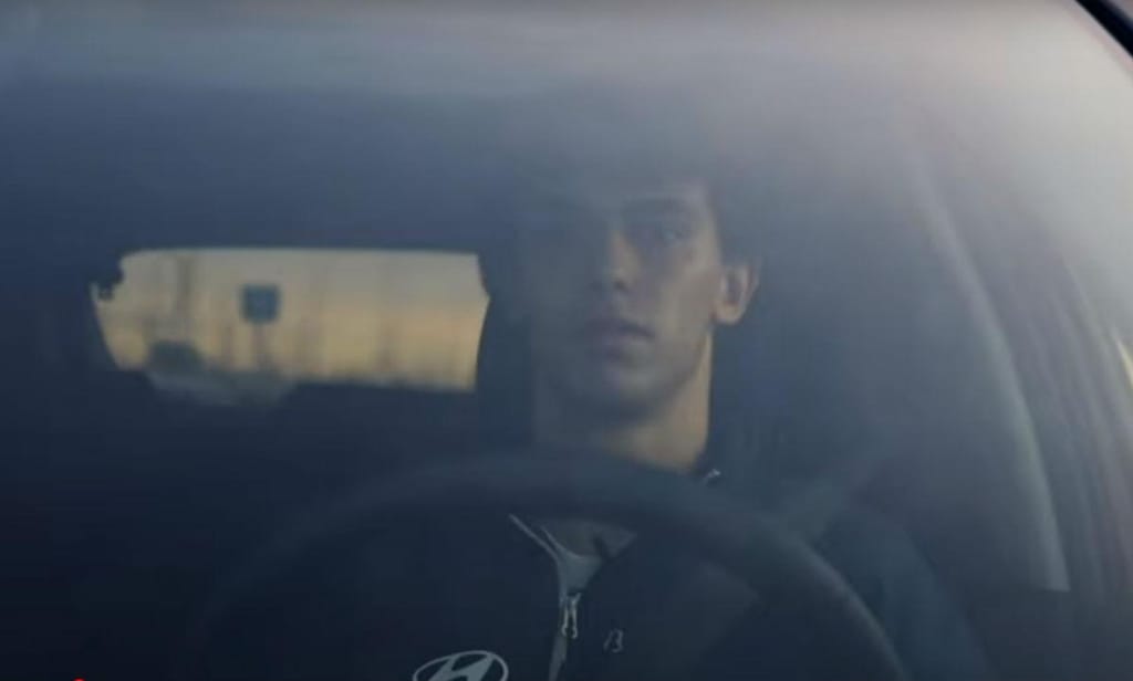João Félix ao volante do Hyundai Tucson (reprodução YouTube At. Madrid)