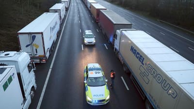 Covid-19: motoristas portugueses devem passar fronteira inglesa até final do dia, diz Antram - TVI