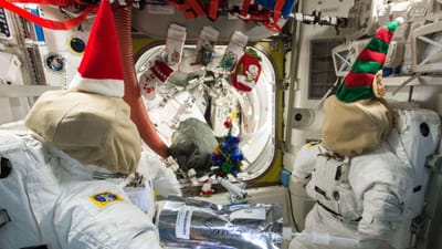 O Natal no Espaço: também há comidas típicas, presentes e meias esquisitas - TVI