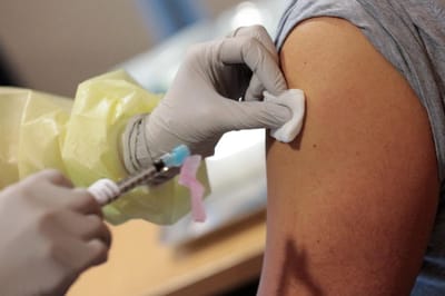 Covid-19: 168 mil vacinas para lares de idosos, incluindo os 794 ilegais já identificados - TVI
