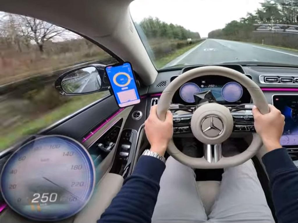 Mercedes S 500a 250 km/h (reprodução YouTube «AutoTopNL»)