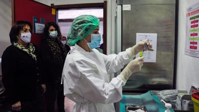 Covid-19: centros de vacinação passam a ter forças de segurança e voluntários - TVI