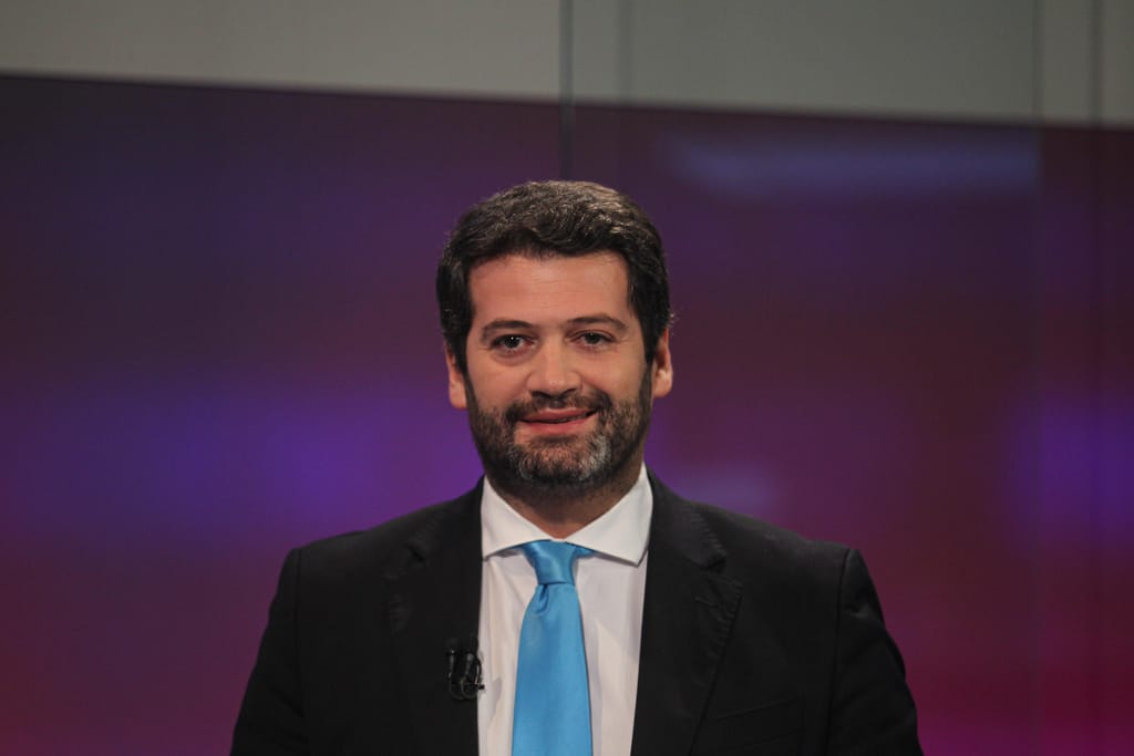 Presidenciais: debate entre João Ferreira e André Ventura