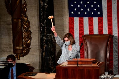 Nancy Pelosi reeleita presidente da Câmara dos Representantes por escassa maioria - TVI