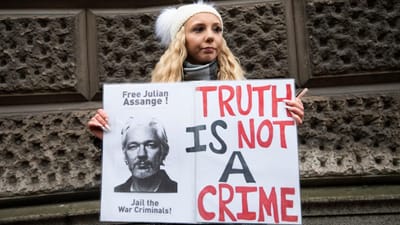 Justiça britânica decide que Julian Assange não pode ser extraditado para os Estados Unidos - TVI