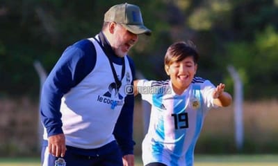 O dia em que Maradona não dormiu porque o neto... foi à baliza - TVI