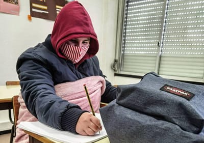 Alunos do Alentejo usam mantas para suportar o frio nas salas de aula - TVI