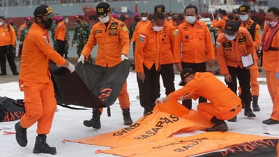 Indonésia: localizadas caixas negras de avião que caiu ao mar em Jacarta - TVI