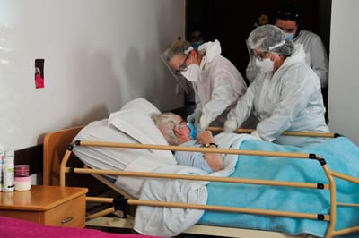 Covid-19: pandemia é "oportunidade" para replanear cuidados de quem vive em lares - TVI