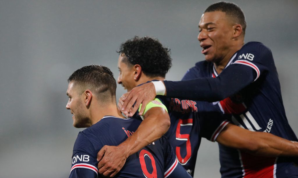 Supertaça de França: Mauro Icardi festeja o golo do PSG com Marquinhos e Mbappé (Christophe Ena/AP)