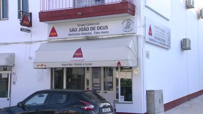 Homem rouba carro com criança lá dentro e abandona-a em Lisboa - TVI