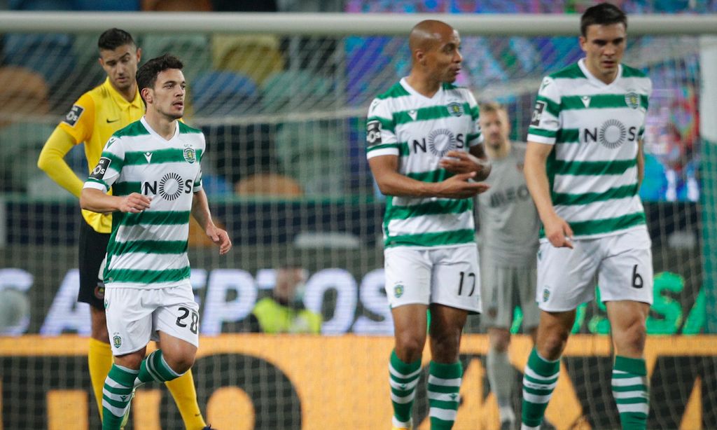 Pedro Gonçalves, João Mário e João Palhinha após o 1-0 no Sporting-Rio Ave (António Cotrim/LUSA)