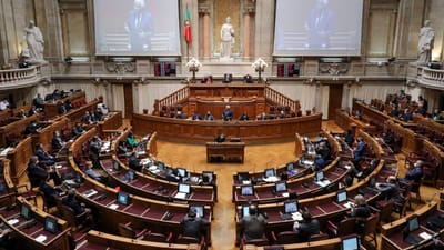 Assembleia da República aprova voto de pesar pela morte de Otelo Saraiva de Carvalho - TVI