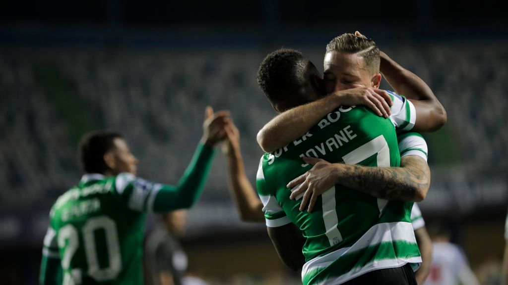 Taça da Liga: Sporting-FC Porto, Jovane Cabral festeja com Nuno Santos o 2-1 final (Paulo Cunha/LUSA)