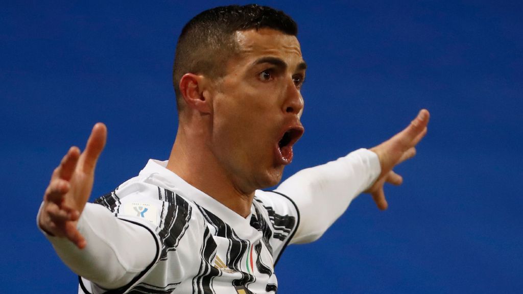 Supertaça de Itália: Juventus-Nápoles, Cristiano Ronaldo decidiu ao abrir caminho com o primeiro golo da vitória por 2-0 (Antonio Calanni/AP)