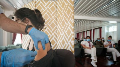 Covid-19: aberto inquérito por suspeitas de toma indevida de vacinas em centro de saúde - TVI