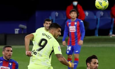 VÍDEOS: Suárez bisa no triunfo do Atlético, guarda-redes do Eibar marcou - TVI