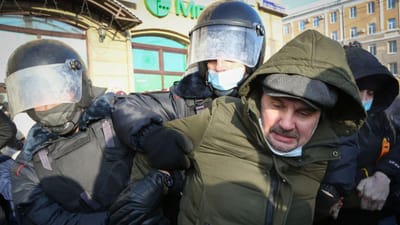 Número de detidos em manifestações na Rússia sobe para 863 - TVI